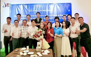 LDT TỔ CHỨC LỄ TRAO CHỨNG NHẬN HOÀN THÀNH KHÓA BỒI DƯỠNG KIẾN THỨC VỀ ĐIỀU HÀNH SÀN GIAO DỊCH BĐS
