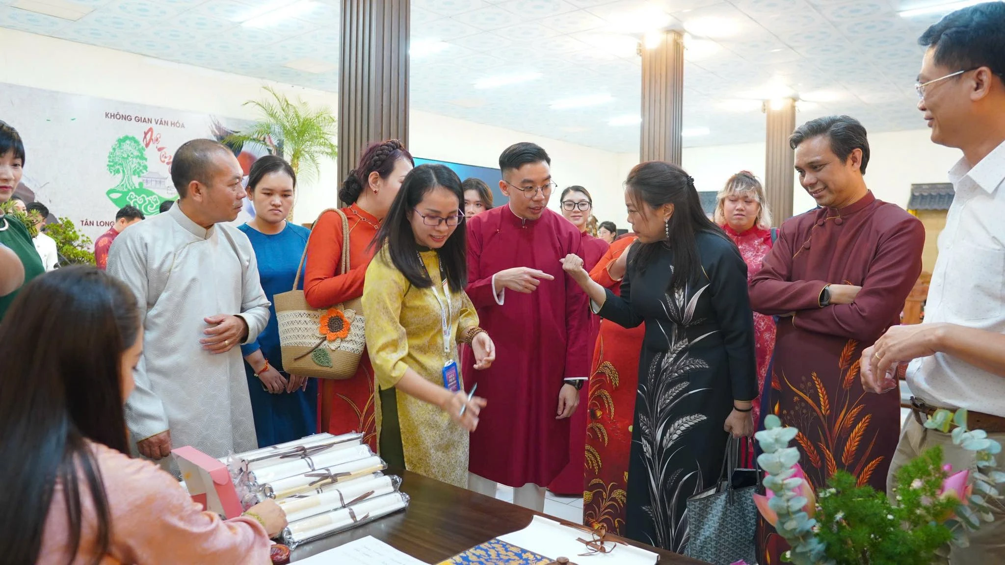 Tiệc trà hữu nghị “kết nối nhân dân ASEAN” tại xã Châu Pha