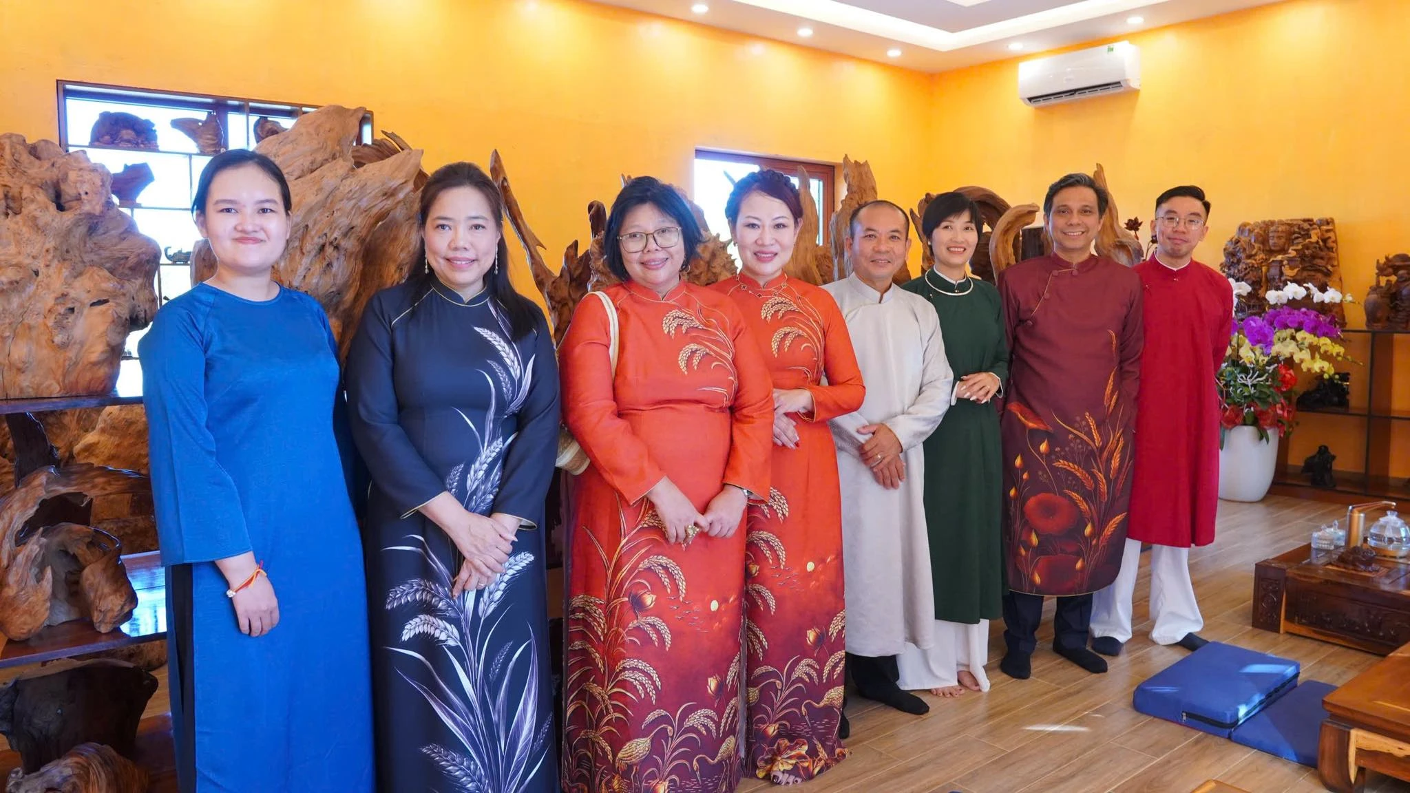 Tiệc trà hữu nghị “kết nối nhân dân ASEAN” tại xã Châu Pha
