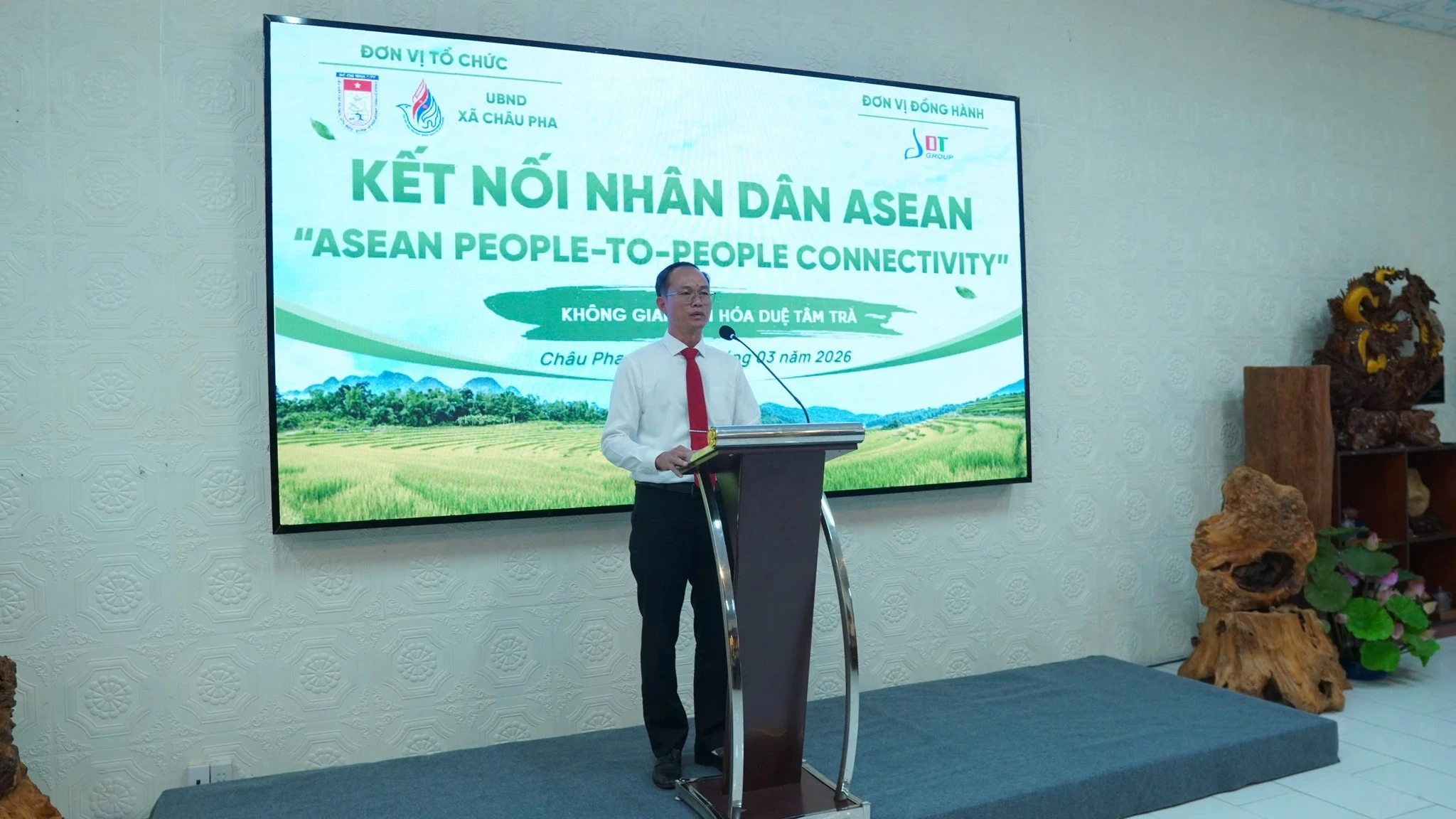 Tiệc trà hữu nghị “kết nối nhân dân ASEAN” tại xã Châu Pha