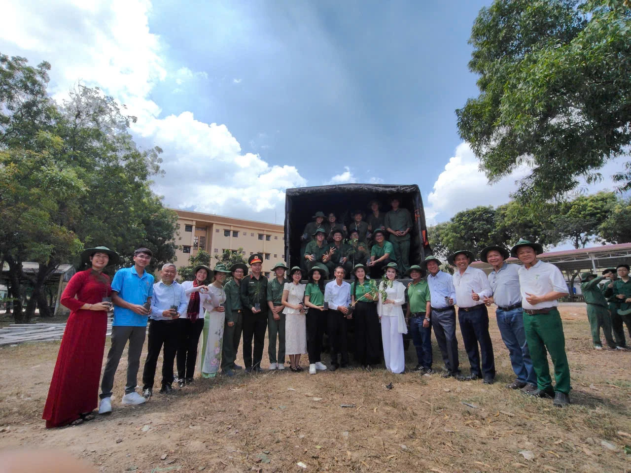 LDT THAM DỰ HỘI NGHỊ “VƯỜN VÌ VIỆT NAM XANH” – CHUNG TAY XANH HÓA TRƯỜNG SA