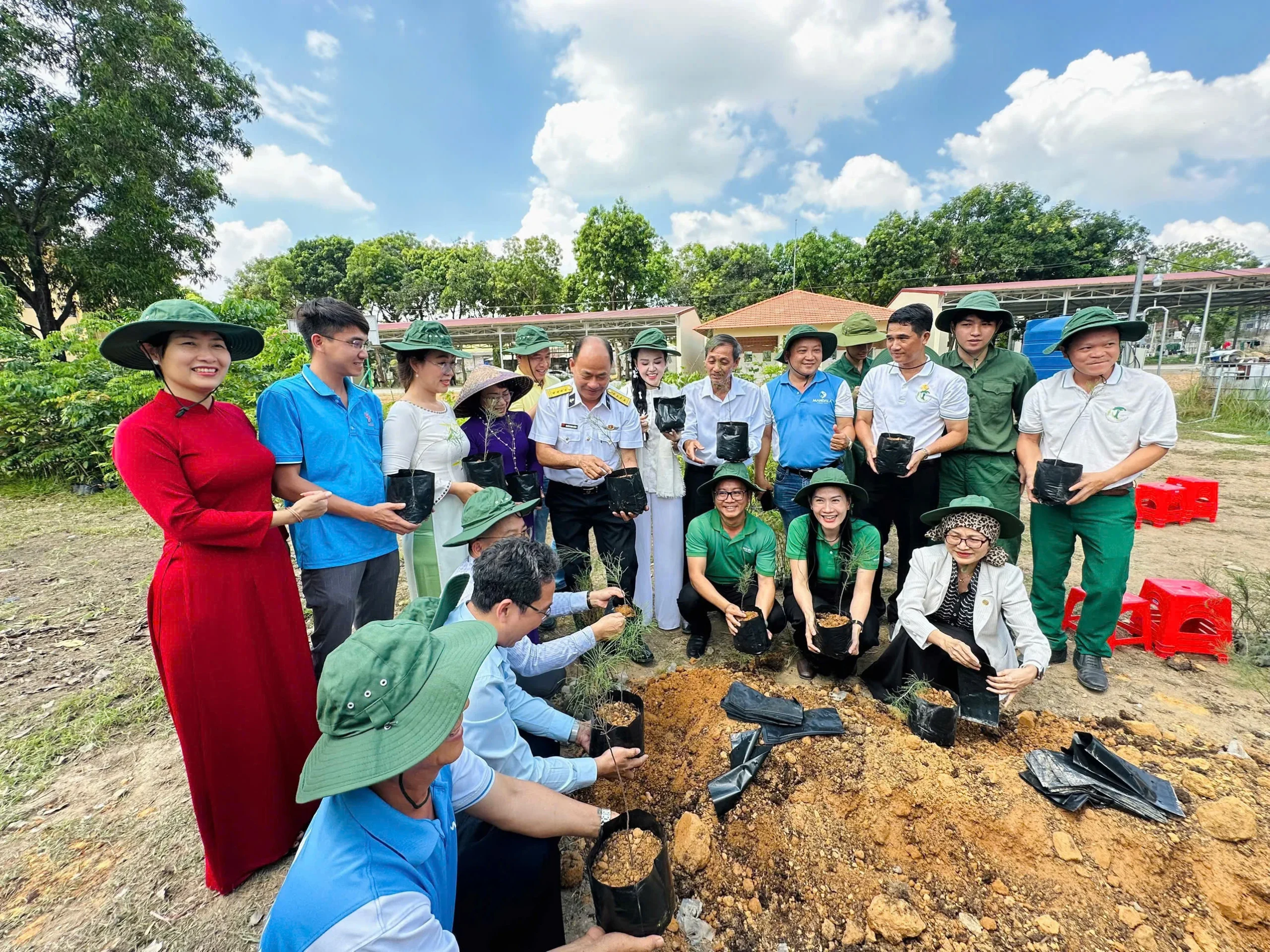 LDT THAM DỰ HỘI NGHỊ “VƯỜN VÌ VIỆT NAM XANH” – CHUNG TAY XANH HÓA TRƯỜNG SA