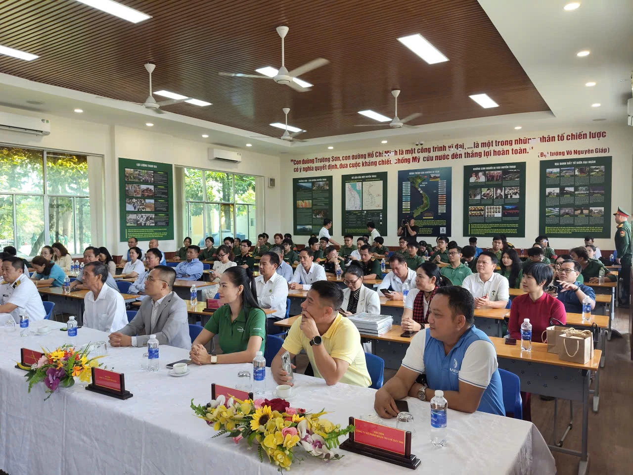 LDT THAM DỰ HỘI NGHỊ “VƯỜN VÌ VIỆT NAM XANH” – CHUNG TAY XANH HÓA TRƯỜNG SA
