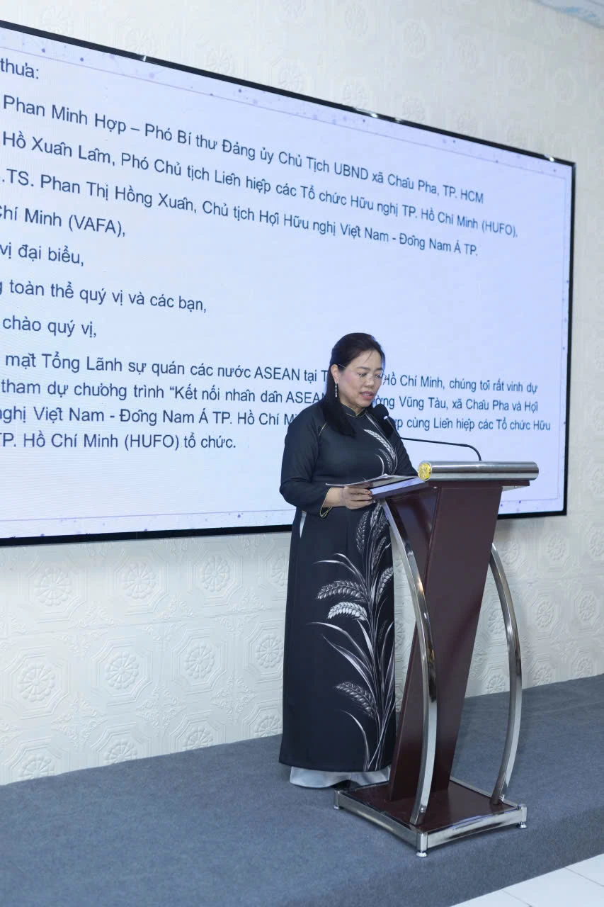 Tiệc trà hữu nghị “kết nối nhân dân ASEAN” tại xã Châu Pha