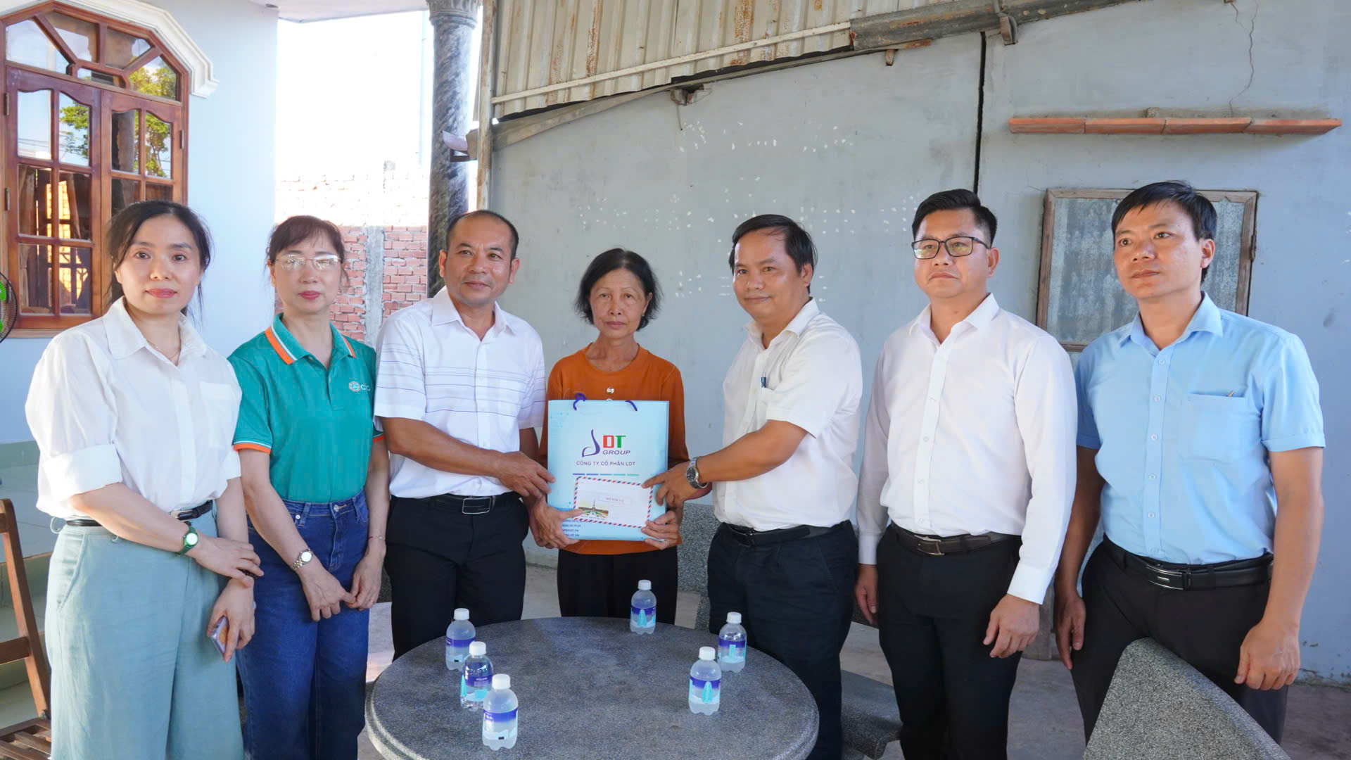 Thăm hỏi, động viên và tặng quà người bị tai nạn lao động tại TPHCM năm 2026 7 Thăm hỏi, động viên và tặng quà người bị tai nạn lao động tại TPHCM năm 2026 - Công Ty Cổ phần LDT
