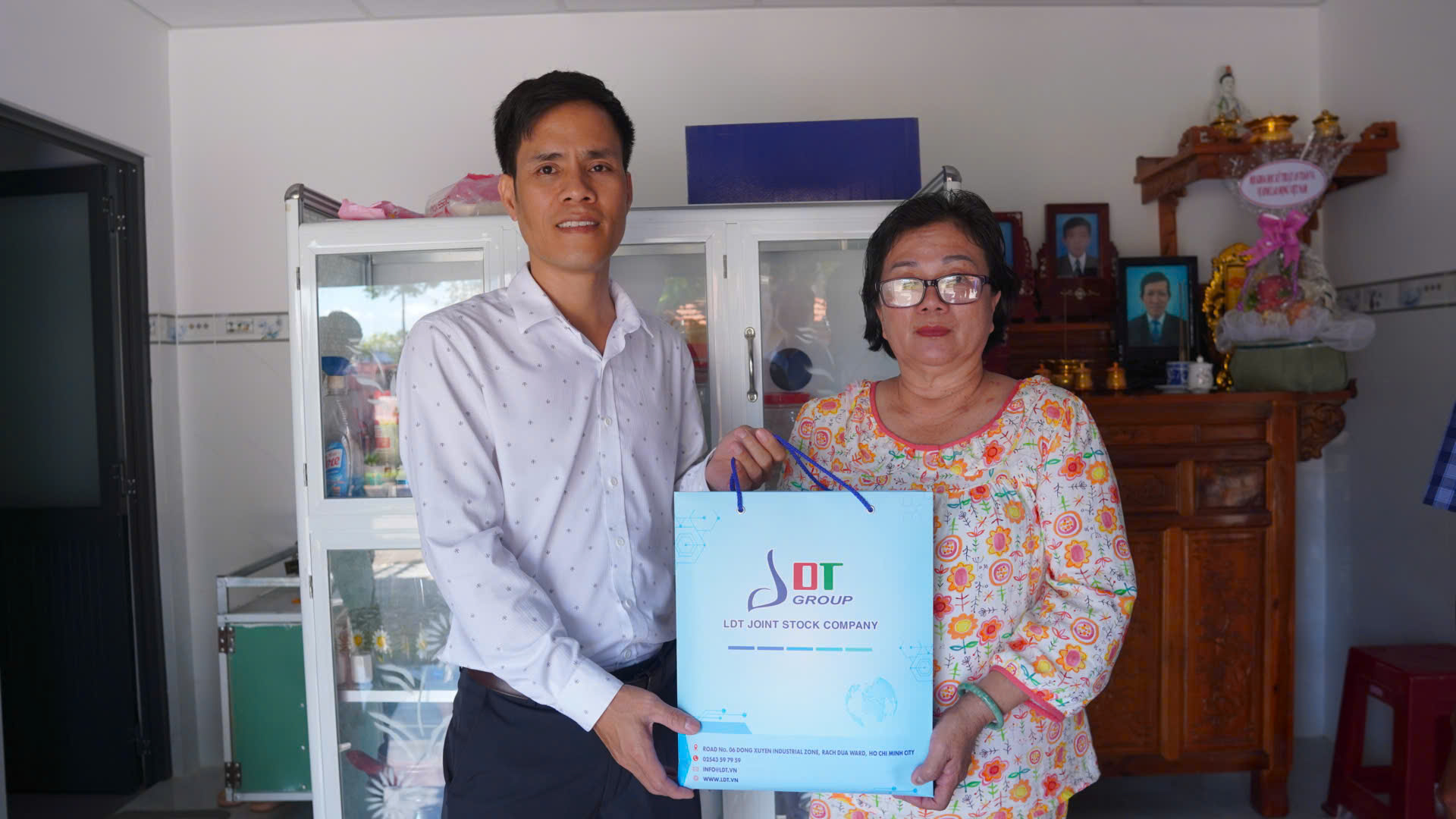 Thăm hỏi, động viên và tặng quà người bị tai nạn lao động tại TPHCM năm 2026 - Công Ty Cổ phần LDT