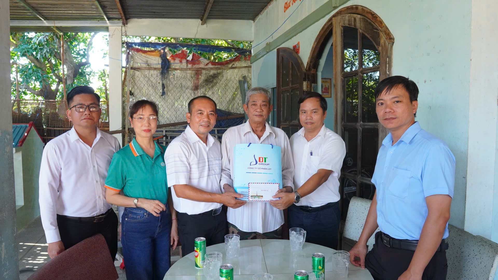 Thăm hỏi, động viên và tặng quà người bị tai nạn lao động tại TPHCM năm 2026 - Công Ty Cổ phần LDT